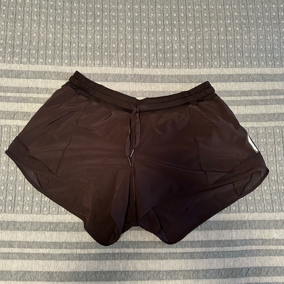 Lululemon Hotty Hot low rise lined shorts - Picture 1 of 2